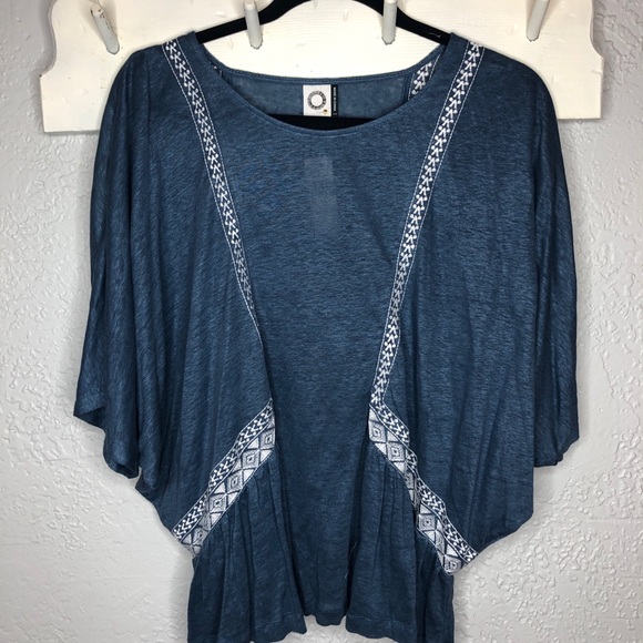 Anthropologie Tops - Anthropologie Akemi + Kin navy embroidered tunic